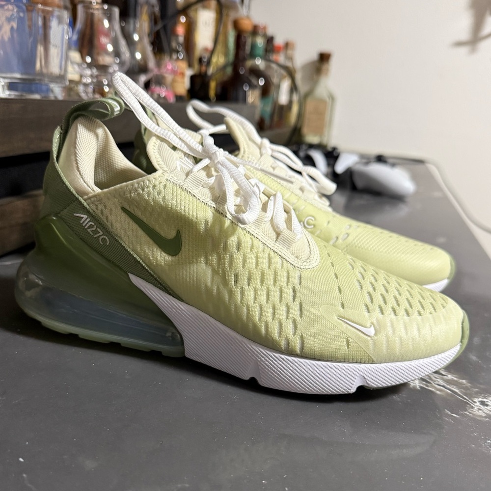 Nike 270